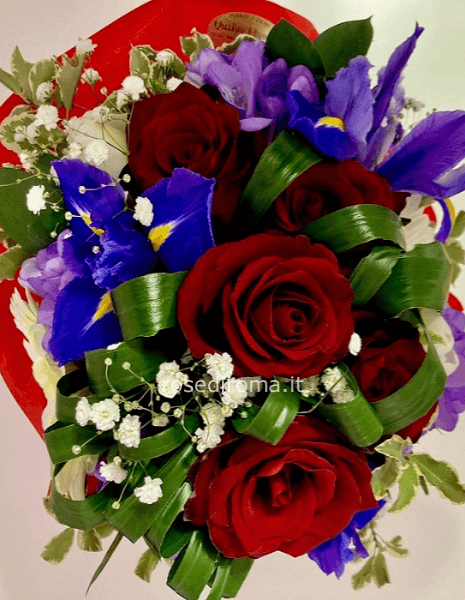 Bouquet  Con 5 Rose Rosse Di Base (Incrementare Non Oltre 15 Rose) E Fiori Stagionali